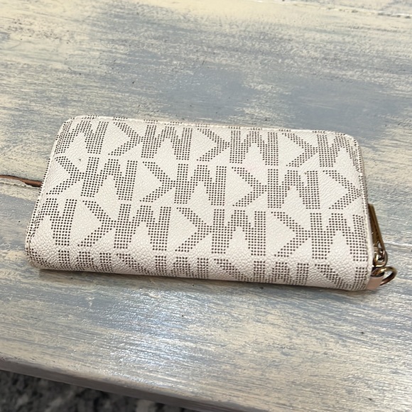 Wallet - Picture 2 of 4